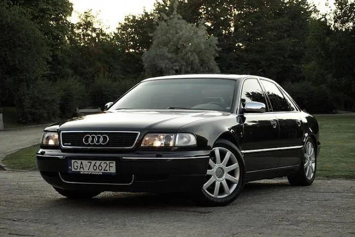 Audi - A8 д2