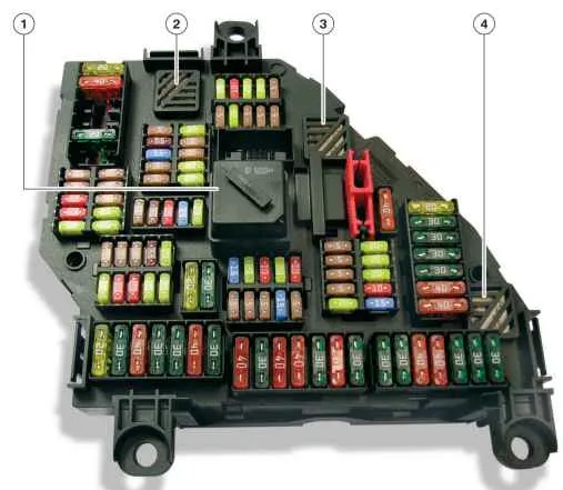 блок предохранителей в багажнике f01