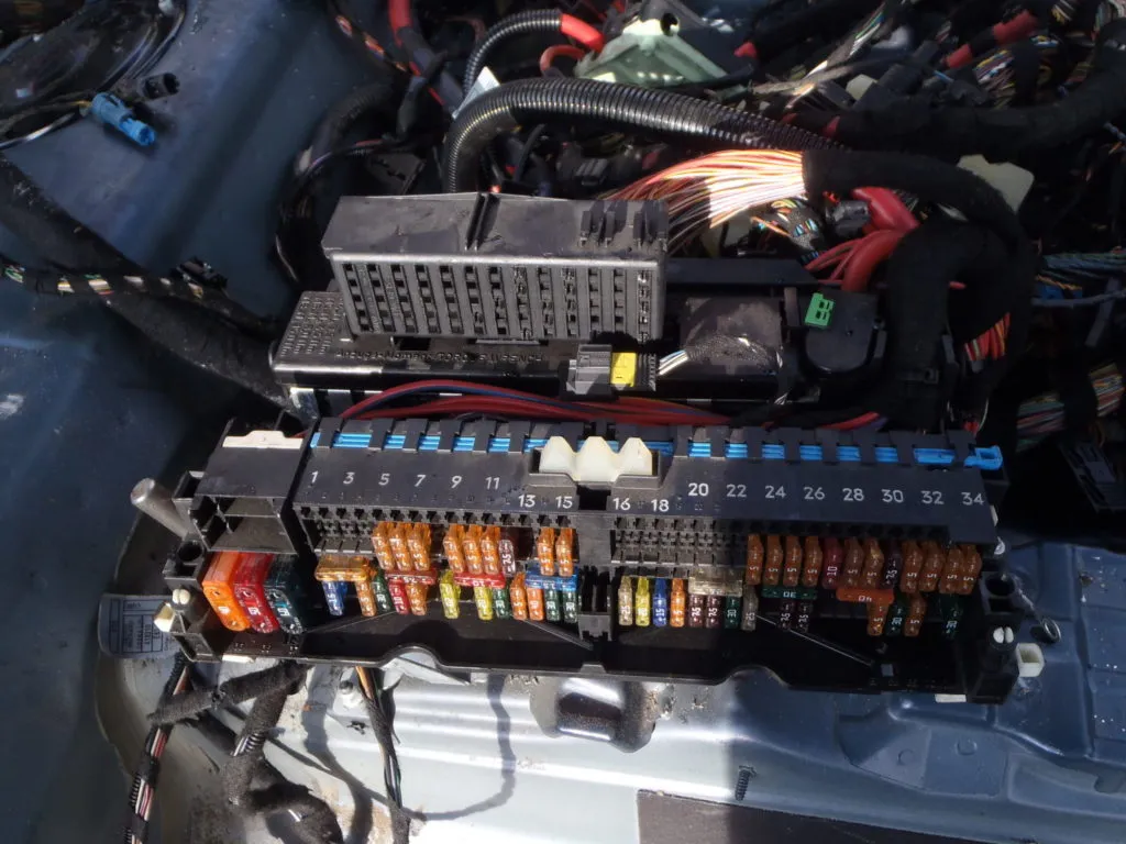 fotografie bloc siguranțe bmw e83