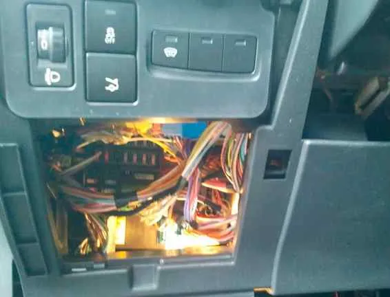 fotografie a blocului din habitaclu Citroen C4
