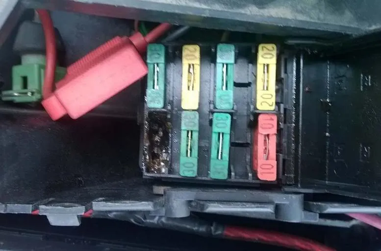 bloc sub capotă citroen zx