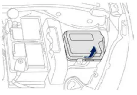 skrzynka bezpieczników pod maską Peugeot 2008