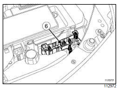 расположение предохранителей под капотом Renault Clio