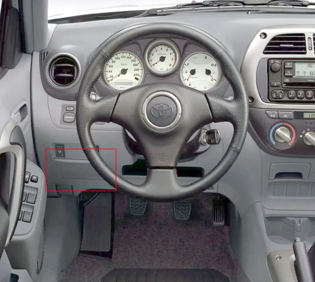 доступ к блоку в салоне Toyota RAV4