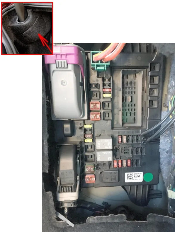 розташування блоку в багажнику Buick LaCrosse 2