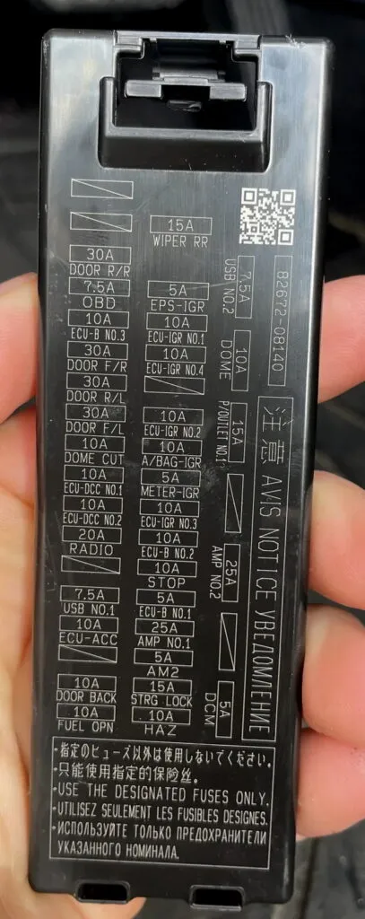 Кришка монтажного блока Toyota Sienna 4