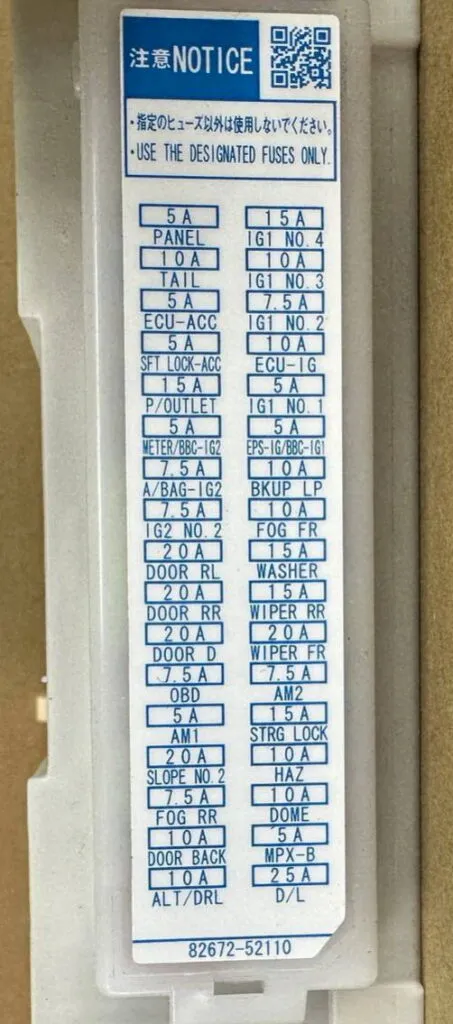 Схема блоку запобіжників у салоні Toyota Sienta 2