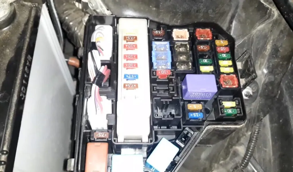 монтажний блок Toyota Sienta 2