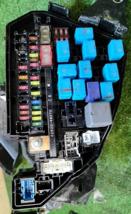 фото блоку запобіжників 1 Toyota Venza 2G