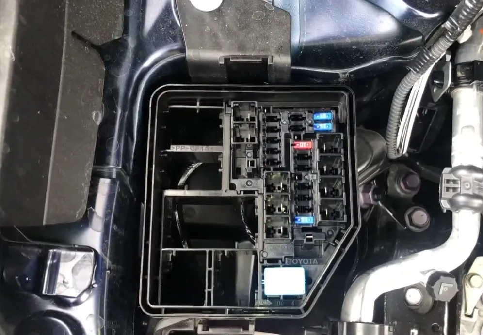 блоку запобіжників 2 Toyota Venza 2G